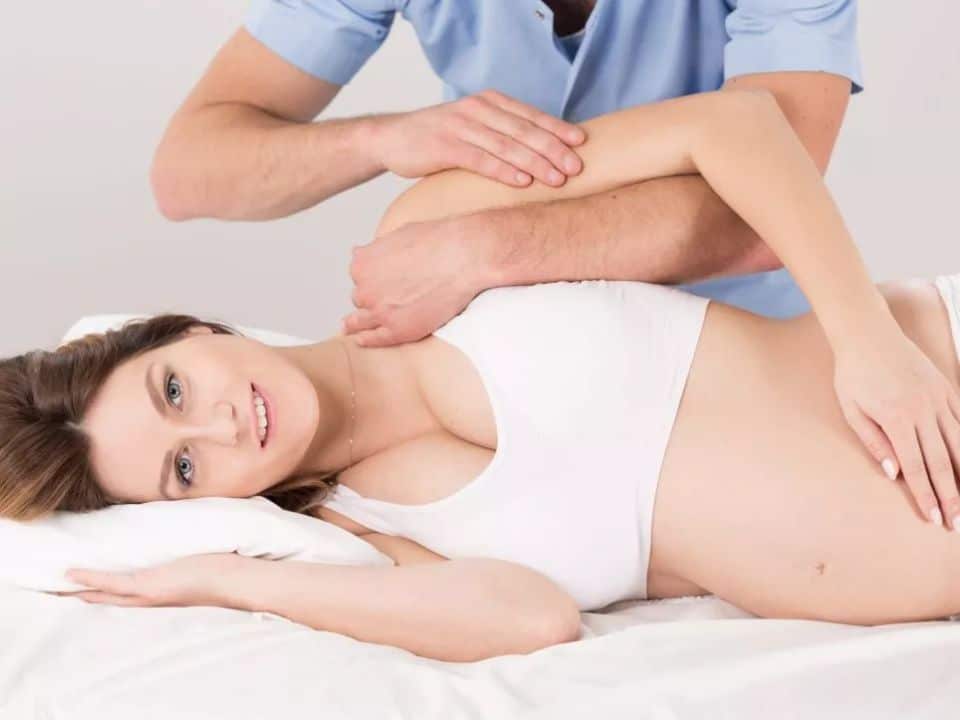 4 Ways Chiropractic Care and Pregnancy Go Hand in Hand for a Safe and Successful Delivery