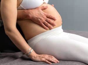 A pregnancy chiropractor can help relieve the discomforts caused by pregnancy. 